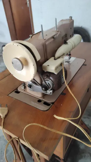 Máquina de coser Singer vintage.