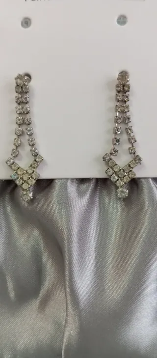 Pendientes largos con pedrería