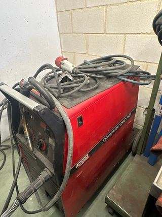 Máquina Soldar Lincoln Electric Powertech 350C PRO