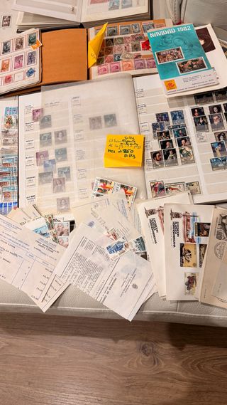 Lote Filatelia: Catálogos, Álbumes y Sellos