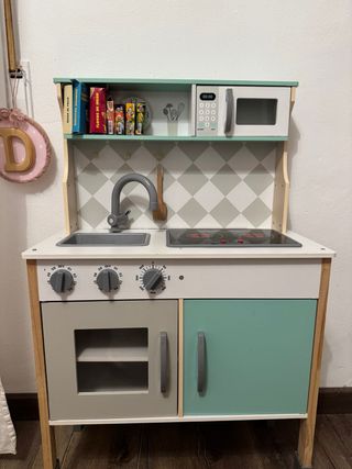 Cocinita de madera infantil