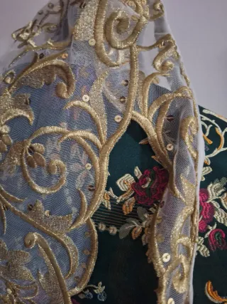 Pico Fallera Bordado en dorado de adulta