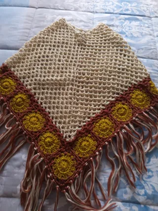 Poncho de lana tejido a mano