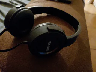 Auriculares ELBE negros con cable poco uso...