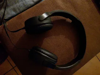 Auriculares ELBE negros con cable poco uso...