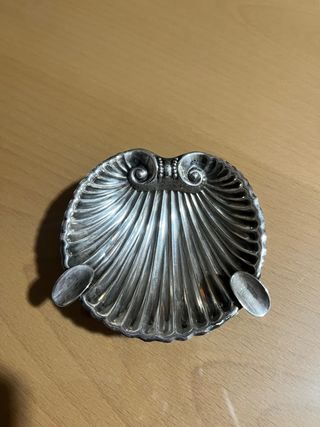 Cenicero de plata.