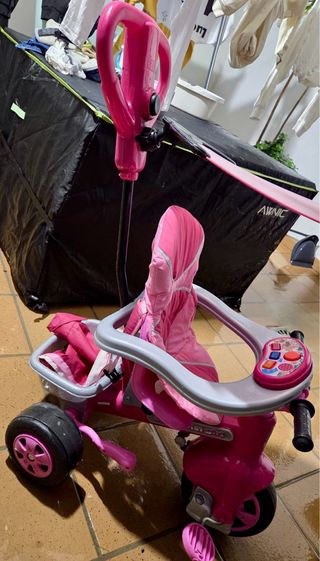 Triciclo infantil rosa con capota