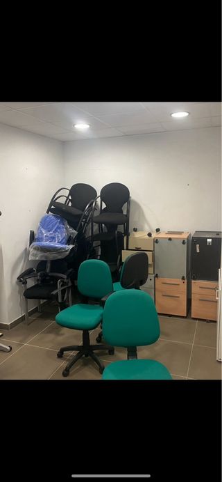 Mobiliario de oficina y + Mesas, scrivanie, cassettoni e sedie