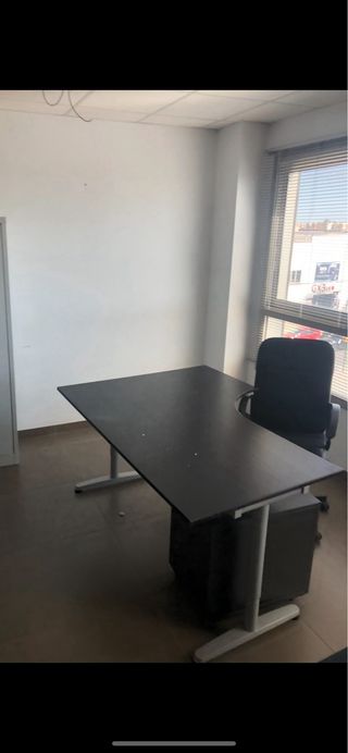 Mobiliario de oficina y + Mesas, scrivanie, cassettoni e sedie