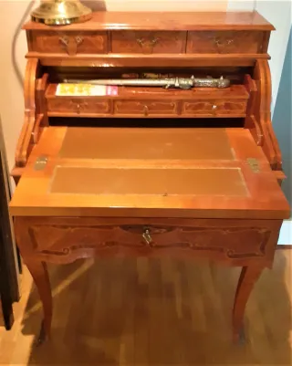 Escritorio secret italiano marquetería y bronce