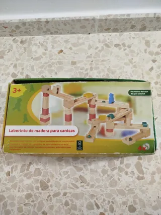 Laberinto de madera para canicas