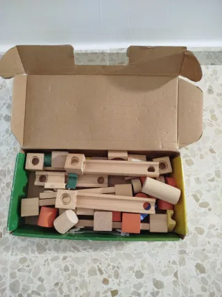 Laberinto de madera para canicas