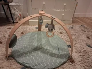 Gimnasio para bebés de madera