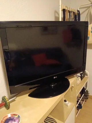 Televisor LG Negro de 60x90 con mando
