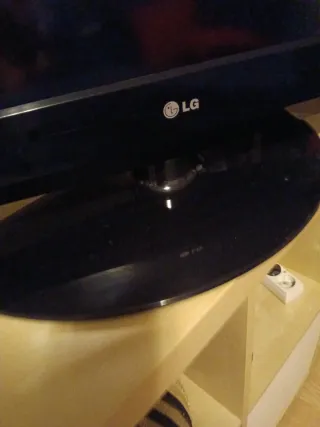 Televisor LG Negro de 60x90 con mando