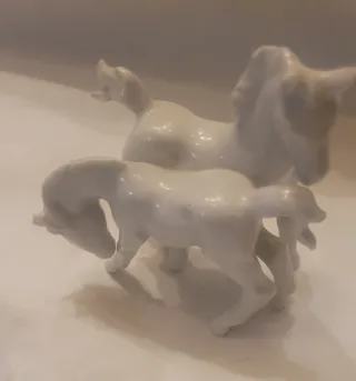 Figuras de caballos de porcelana