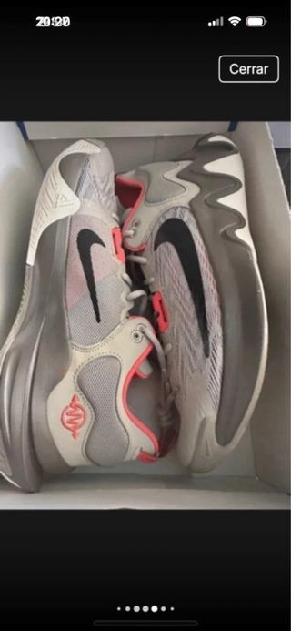 Zapatillas Nike Grises y Rojas