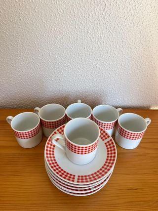 Conjunto de chávenas de porcelana