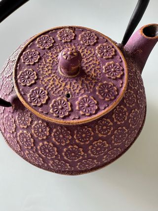 TEIERA IN GHISA GUIZHOU – PRUGNA CON DETTAGLI ORO