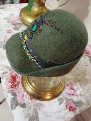 Cappello Alpino con Aquila e Fiocco Tricolore