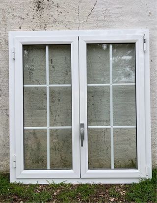Ventana de aluminio blanca