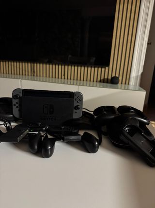 Nintendo Switch V2 + Tarjeta + Accesorios