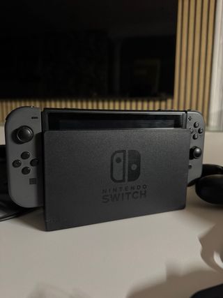 Nintendo Switch V2 + Tarjeta + Accesorios