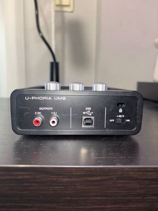 Behringer UM2 Tarjeta de Sonido