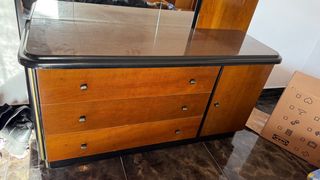 Cómoda con espejo y cajones