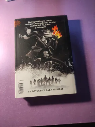 1 Libro Skulduggery Pleasant: Detective Esqueleto