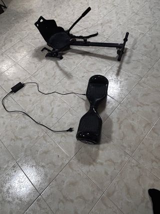 Hoverboard negro con cargador y asiento