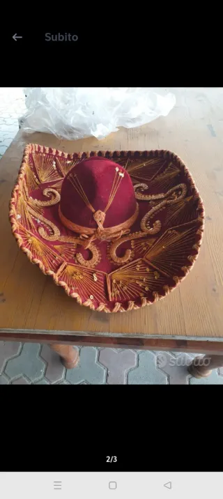 Cappello messicano rosso e oro