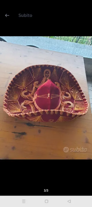 Cappello messicano rosso e oro