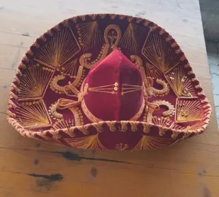 Cappello messicano rosso e oro