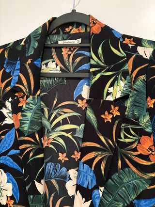 Kimono Stradivarius estampado tropical flores