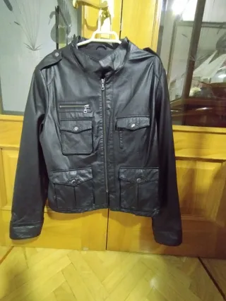 Chaqueta motero de cuero negra hombre