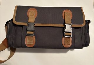 Bolso maletín rígido multiusos. Unisex.