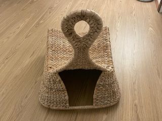 Silla mecedora de ratán tejida