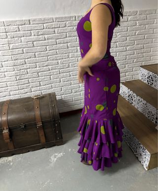 Traje de flamenca verde y morado