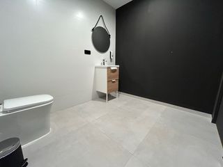 Se traspasa local con urgencia