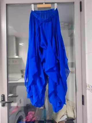 Falda oriental azul con volantes