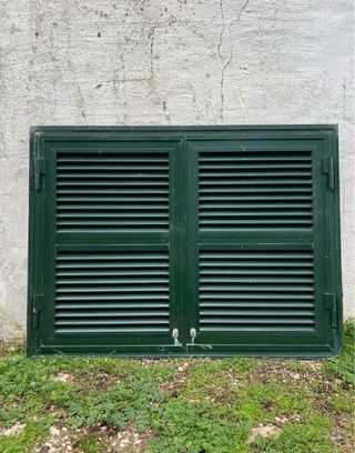 Persianas de aluminio verdes