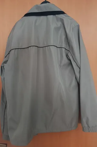 Giubbotto sportivo beige e nero