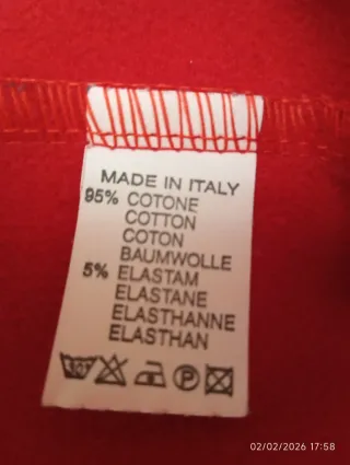 Capa de vestir roja marca Italiana