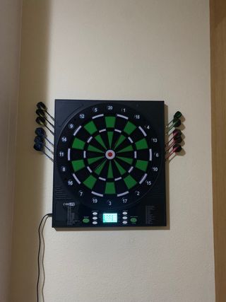 Diana de dardos con 37 juegos y 11 dardos