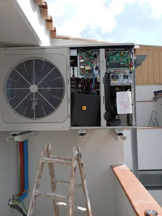 Todo en electricidad y aires acondicionados.