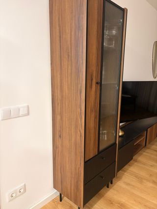 Vitrina/Estantería Nogal/Negro 1 Año Uso