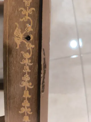 Mesita musical vintage de madera