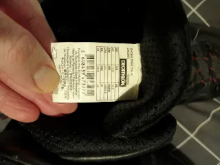 Botas de montaña Forclaz negras y rojas