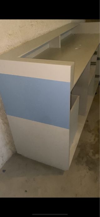 SE REGALA Mostrador de tienda